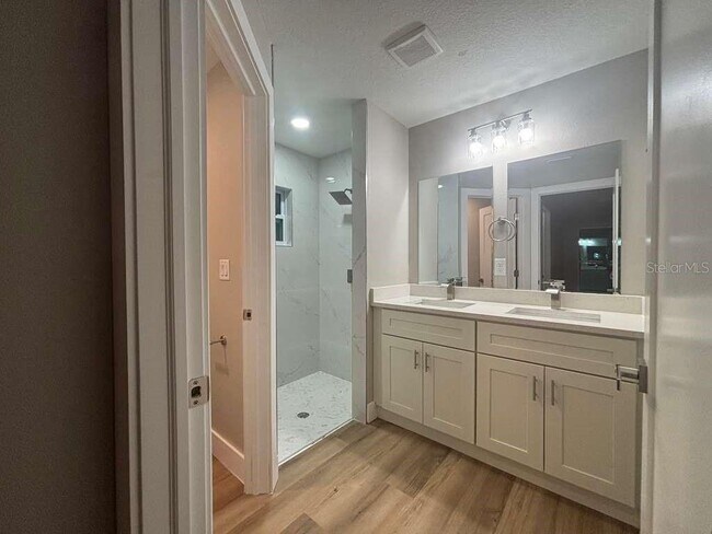 Building Photo - 1884 W Quaker Ln