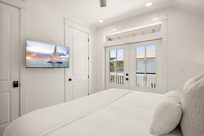 Building Photo - 18 Playalinda Court
