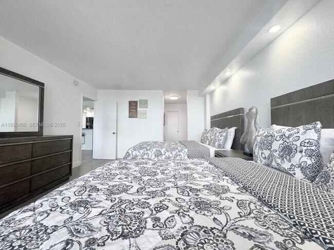 Building Photo - 3800 S Ocean Dr