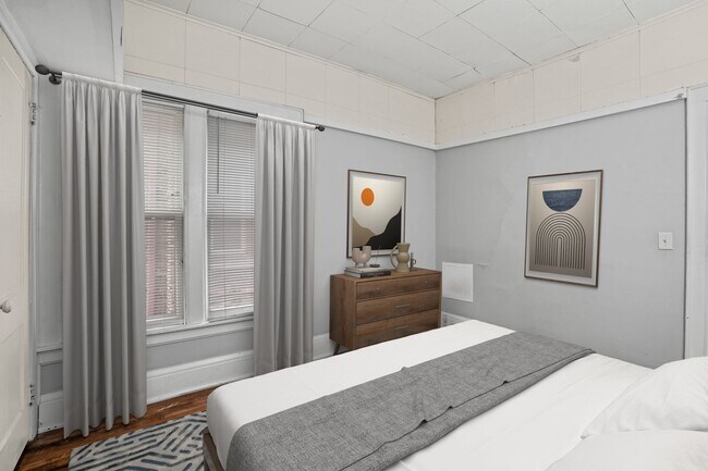 Building Photo - Murray Lower Flat