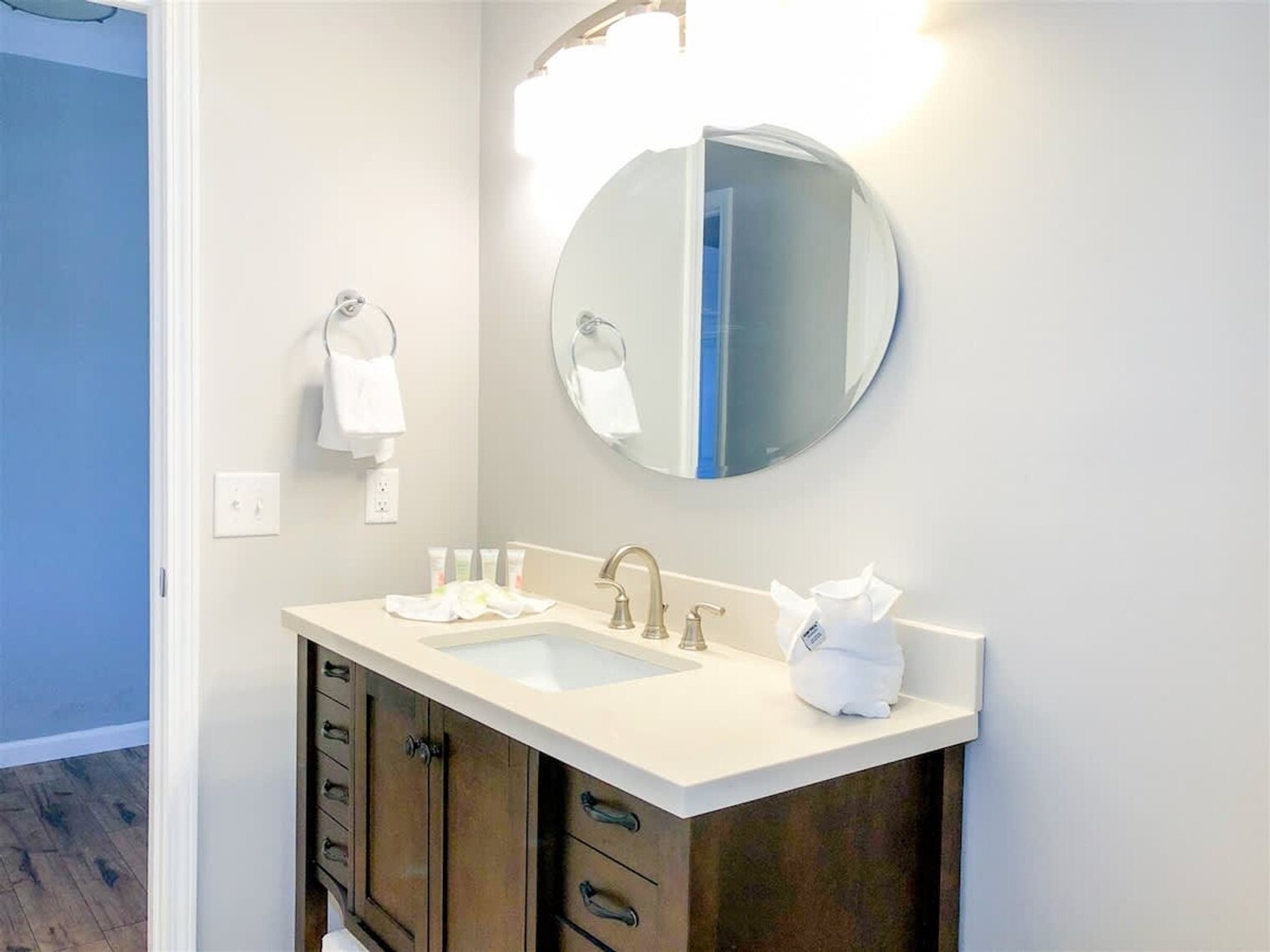 Building Photo - 5218 Beach Dr