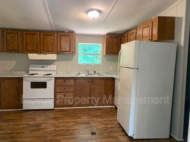 Building Photo - 221 Oakleigh Dr