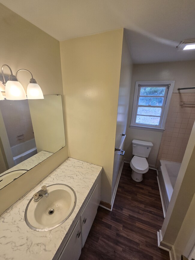 Building Photo - 314 Edward Ave