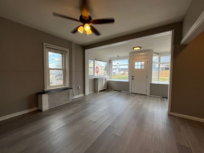 Building Photo - Beautifully remodeled single-family residence offers approximately 1,330 square feet of living sp...