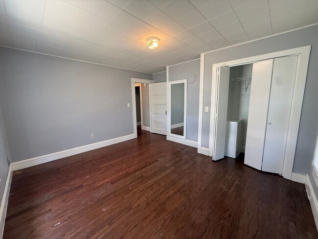 Building Photo - 1221 Wilson Ave SE