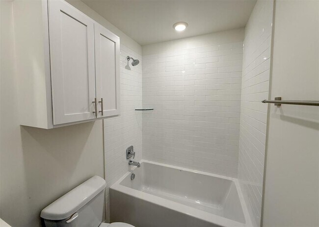 Building Photo - 13112 Maplewood Ave