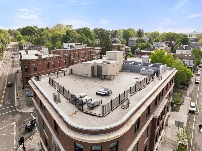 Building Photo - 69 Walnut St