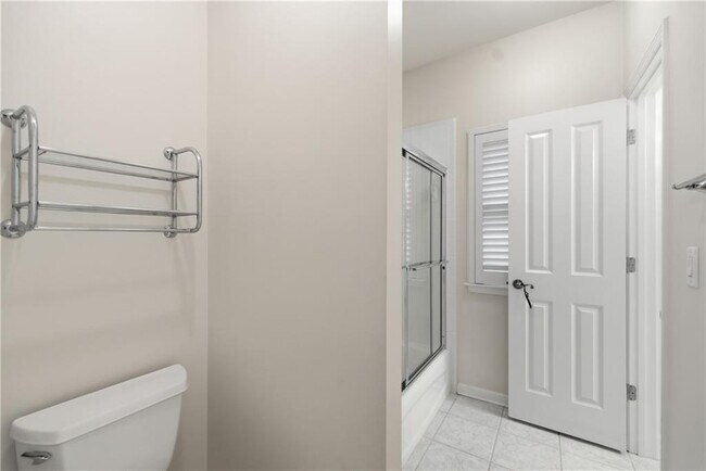 Building Photo - 3194 Windsor Lake Dr NE