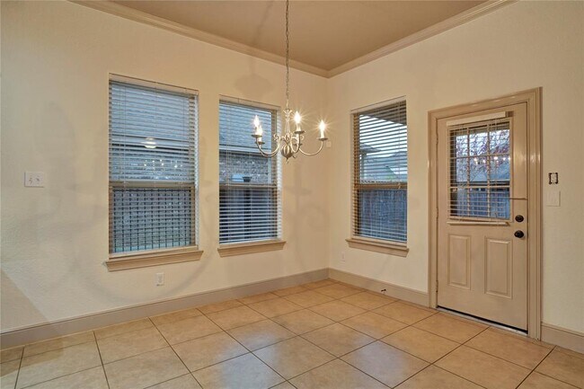 Building Photo - 10 Tallgrass Way