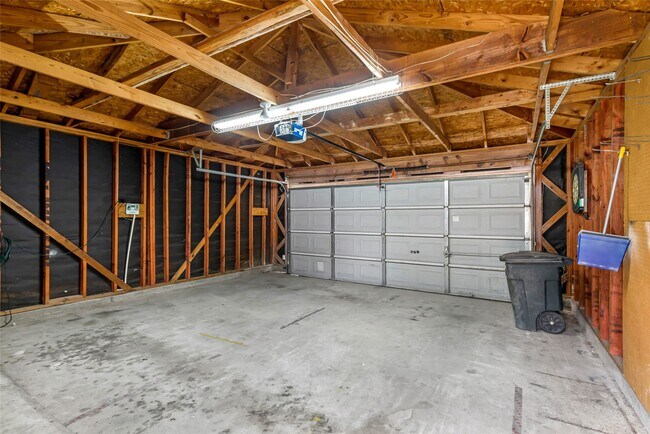 Building Photo - 18631 Atasca Oaks Dr