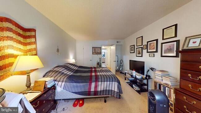 Building Photo - 3101 Patrick Henry Dr