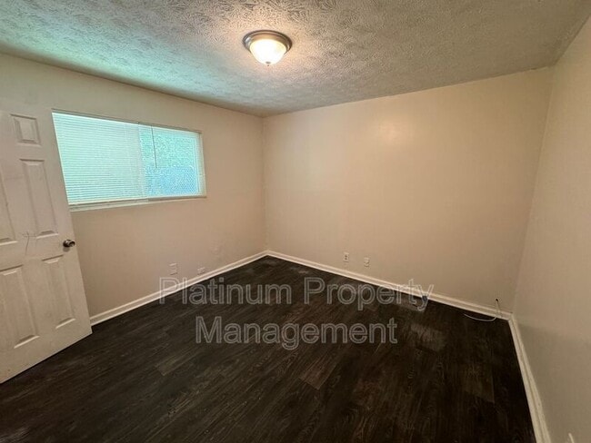 Building Photo - 541 Springwood Dr