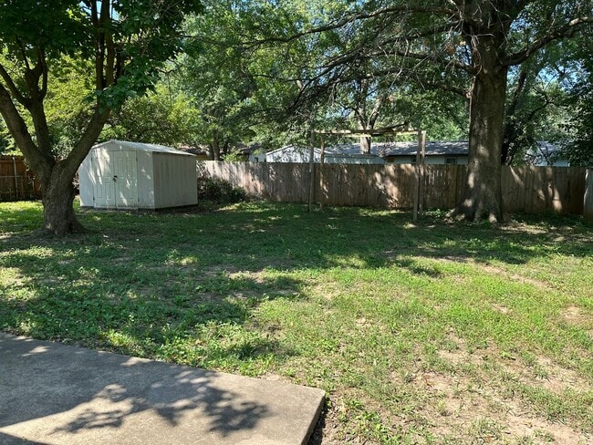 Building Photo - 3 bed 2 bath 1 car garage in Bolivar!