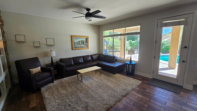 Building Photo - 8213 W Quail Ave