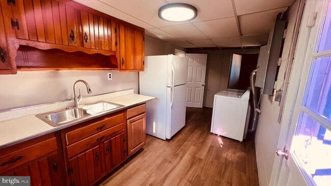 Building Photo - 14303 Chesterfield Dr