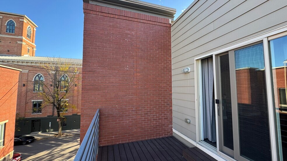 Building Photo - 116 W 15th St