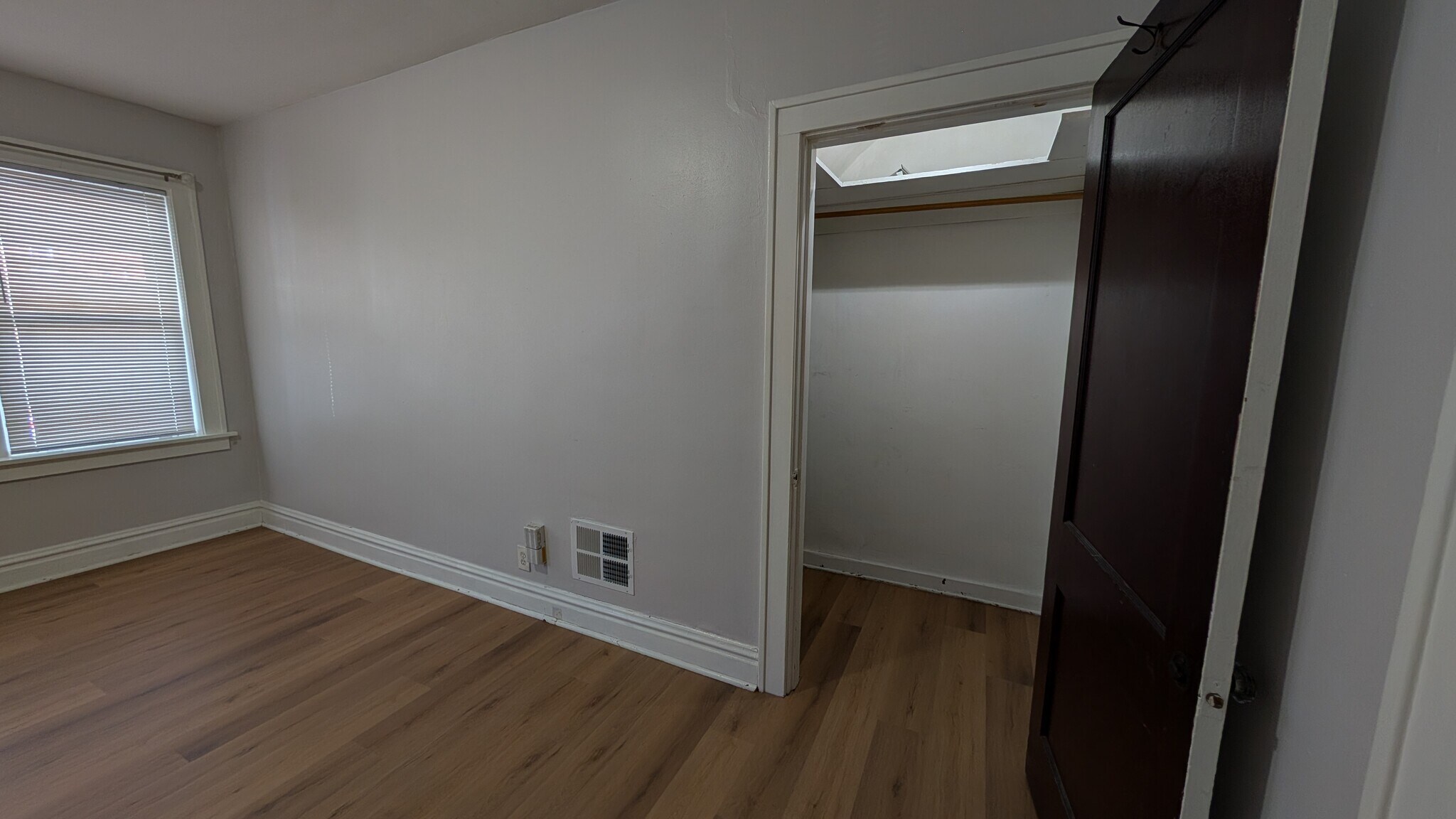 Building Photo - 5042 Mardel Ave