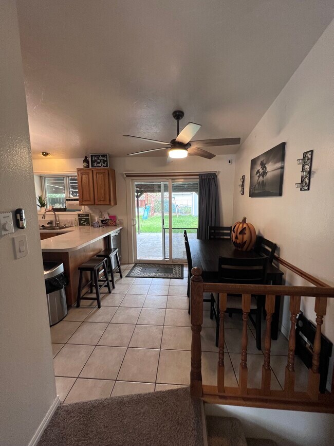 Building Photo - 841 Wildrose Ln