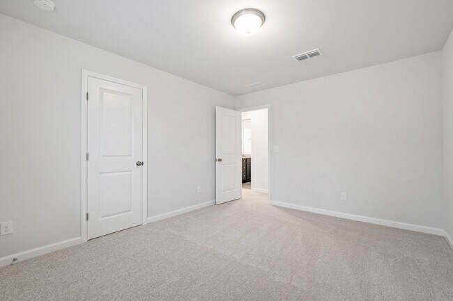 Building Photo - Modern 3-Bedroom Townhome in Solana, Durham!