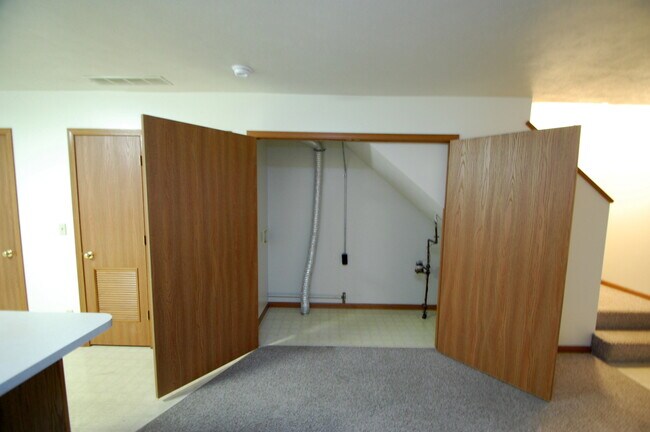 Building Photo - 132 Watertower Ct