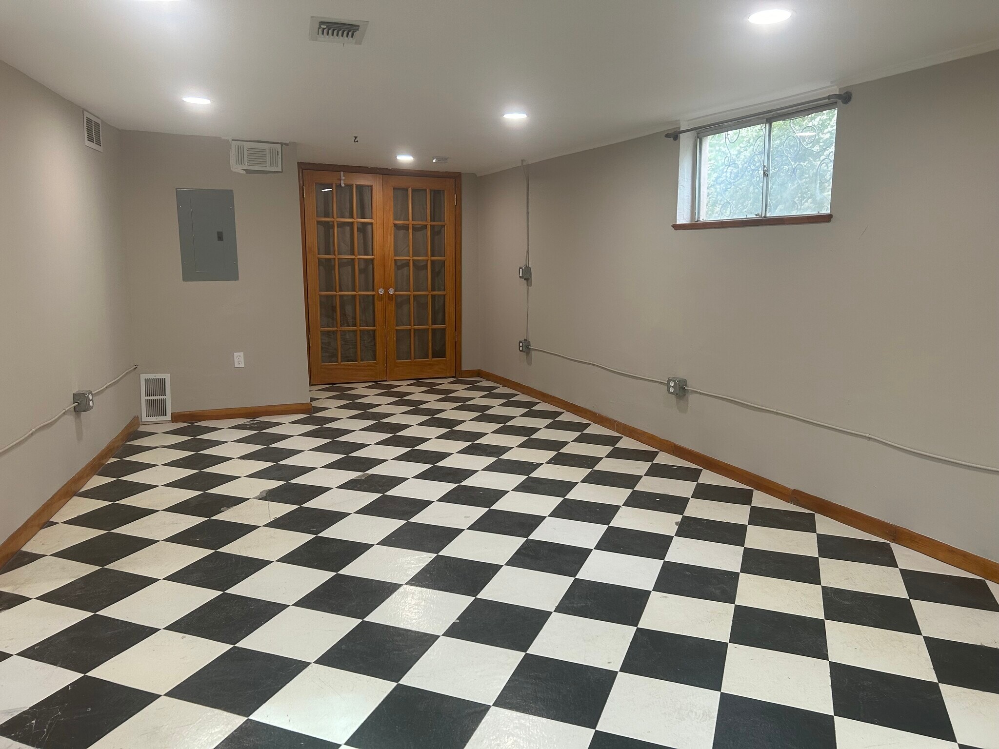 Living room - 5590 W 1st Ave