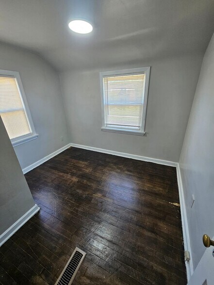 Building Photo - 21151 Fuller Ave