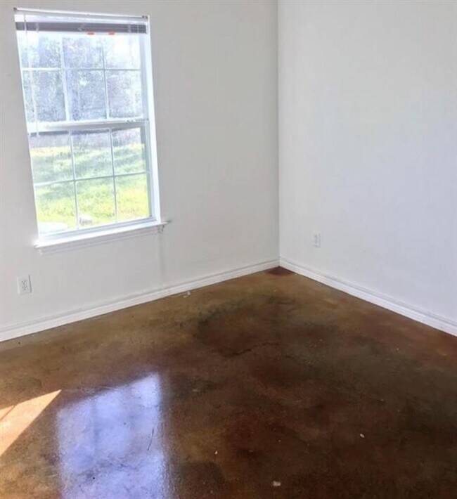 Building Photo - 90 County Rd 2269