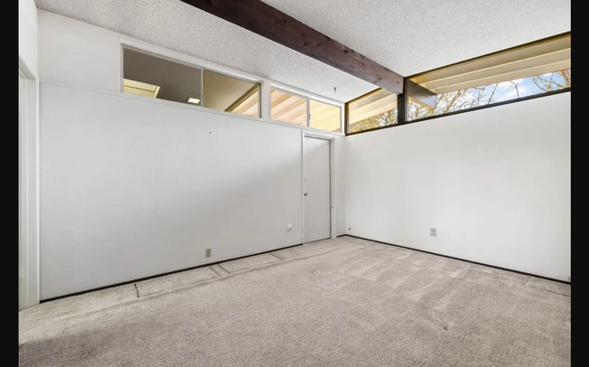 Building Photo - Sprawling 7 bedroom home available for sum...