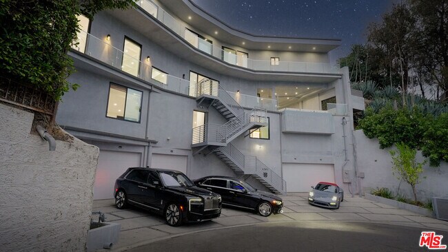 Building Photo - 6181 Temple Hill Dr