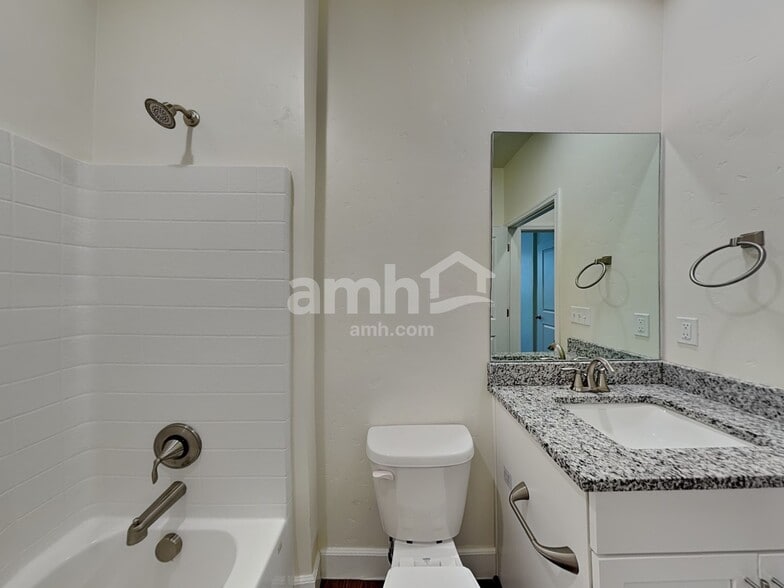 Building Photo - 94 E Sicily Dr