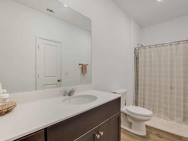 Building Photo - 2712 Louris Ln