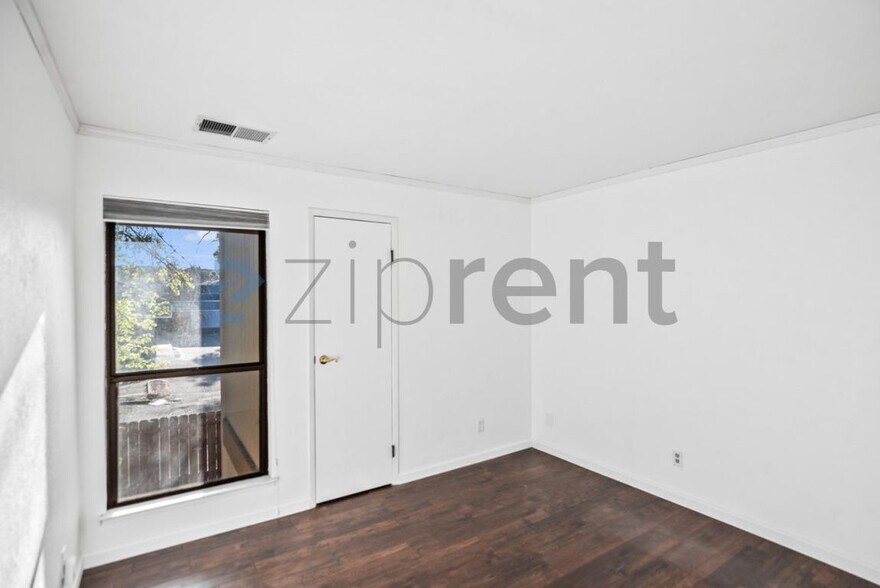 Building Photo - 1544 Bailey Rd