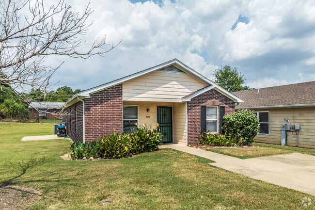 Building Photo - Levi Landing