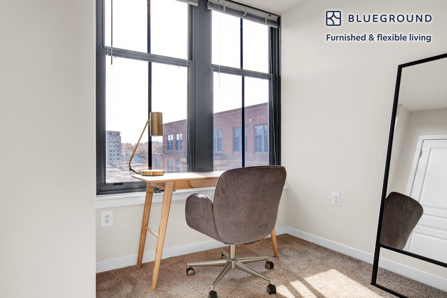 Building Photo - 550 14th Rd S