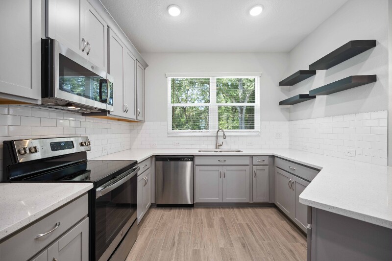 Building Photo - 3040 Via Sienna Cir