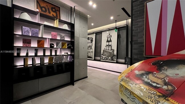 Building Photo - 121 NE 34th St