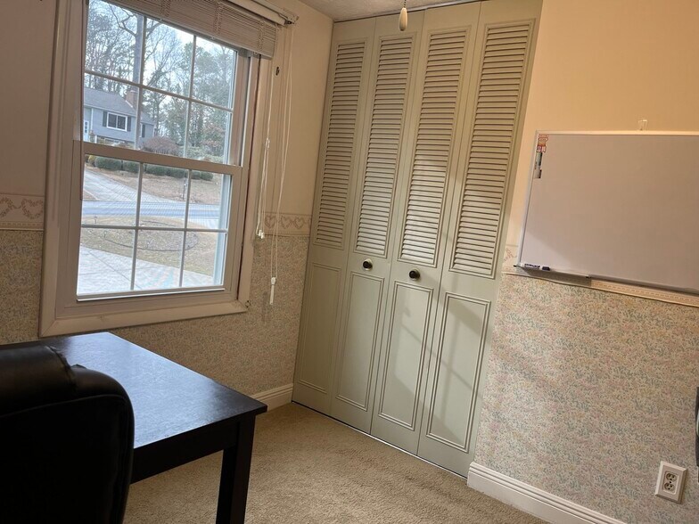 Building Photo - 210 Pinehurst Ln