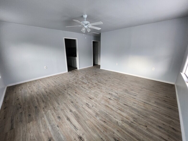 Building Photo - 485 Garland St