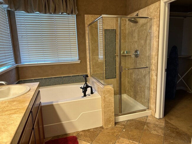 Building Photo - 2691 Hutchings Dr