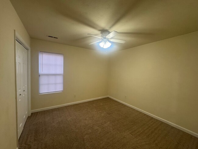 Building Photo - Cozy Private Living in Suffolk