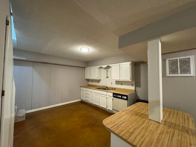 Building Photo - 2105 Wright Ave