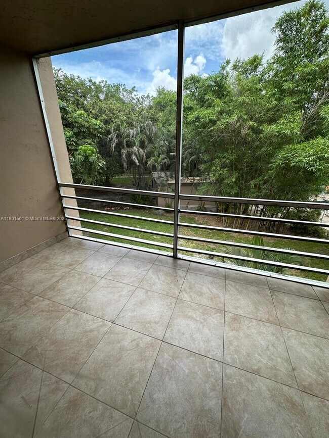 Building Photo - 9410 Live Oak Pl