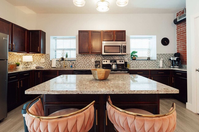 Building Photo - 202 E Main St