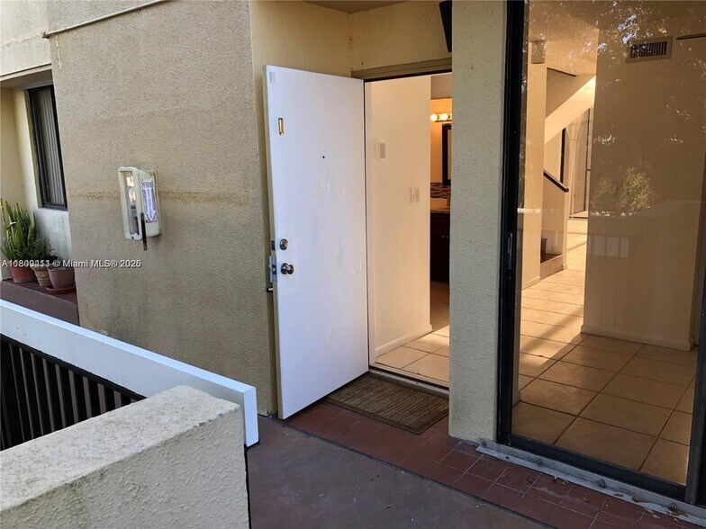 Building Photo - 2961 SW 87th Ave