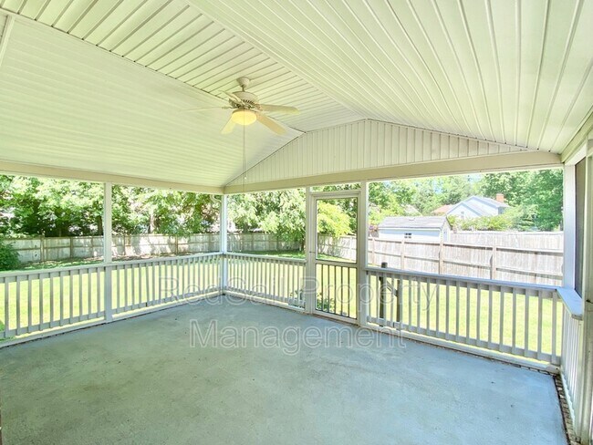 Building Photo - 802 Tiverton Pl