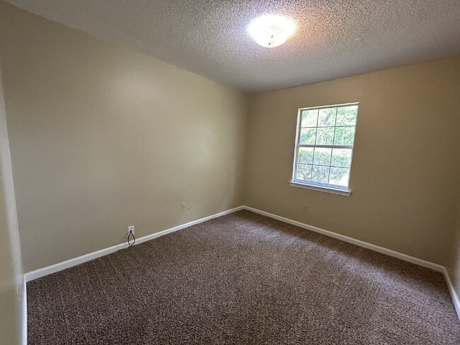 Building Photo - Home For Rent