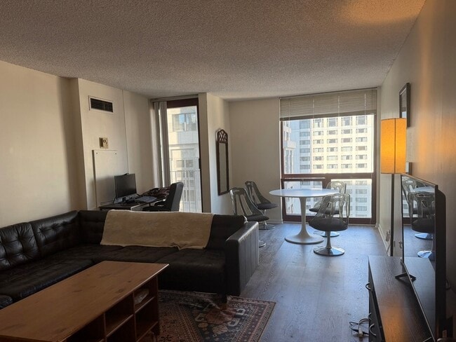 Building Photo - 200 N Dearborn St