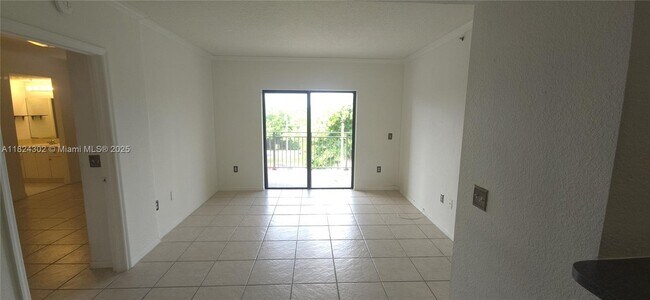 Building Photo - 9300 Fontainebleau Blvd