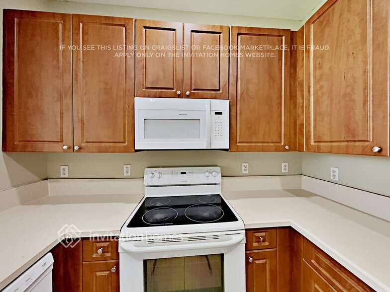Building Photo - 4401 Coventry Pointe Way