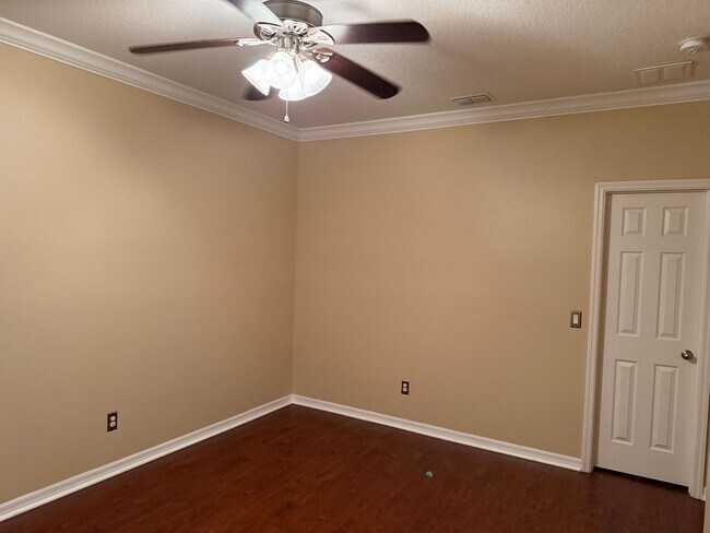 Building Photo - Gorgeous 5 bedrooms, 4 bath, 3 car garage single family home in Clermont